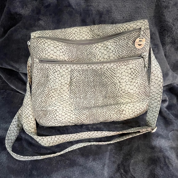 Travelon Greige Snakeskin Travelon Large RFID Bag - Picture 4 of 14